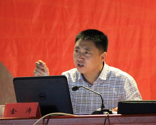 省委第一巡回督导组正处级纪检监察员金涛为参训人员作专题辅导