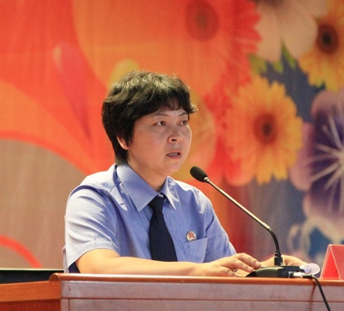 市检察院党组副书记、副检察长毕春华作动员讲话