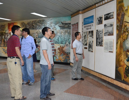 参观云南革命斗争史陈列馆