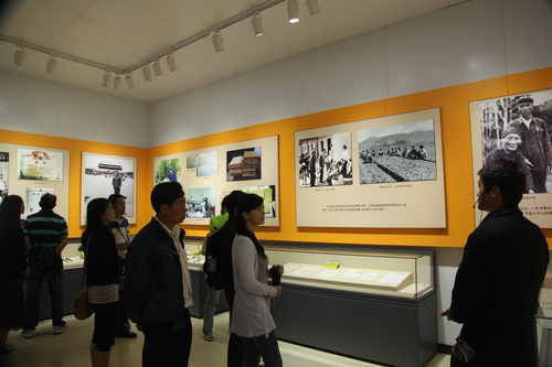 参观杨善洲事迹陈列室