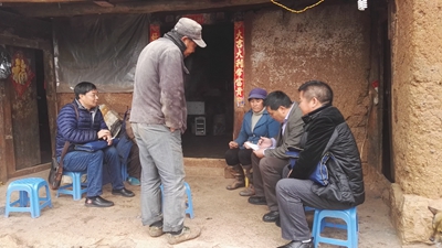 气象局为挂钩扶贫村解决燃眉之急_副本