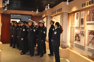 2017年4月14日,我局联合市政法委组织市各政法机关61余人赴云岭国安宣传教育基地接受国家安全熏陶教育活动_副本