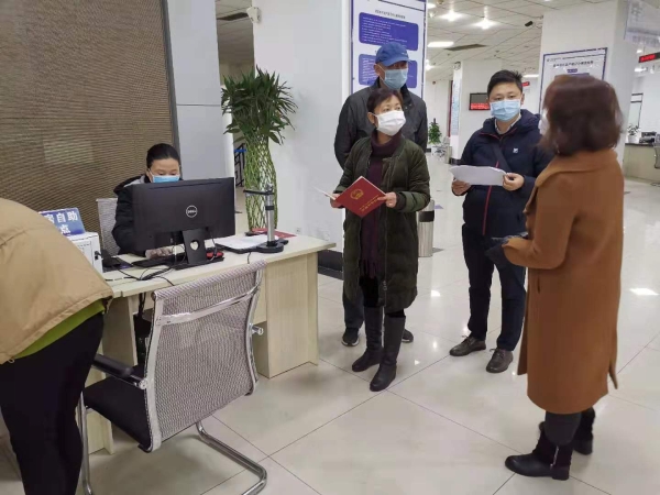 中心领导带班值守热心服务