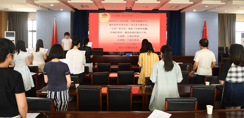 集体齐唱《光荣啊，中国共青团》团歌1_副本