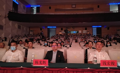 工委所属47家党组织300余名党员观看红色话剧《丰碑》_副本