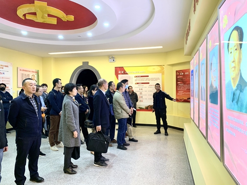 参观警示教育基地 