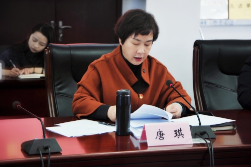 唐琪同志带头开展批评