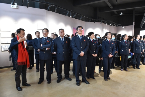 参观闻一多纪念馆