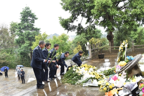 祭英烈