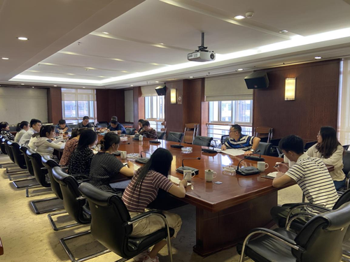 （昆明市税务局青年理论学习小组集中学习交流）