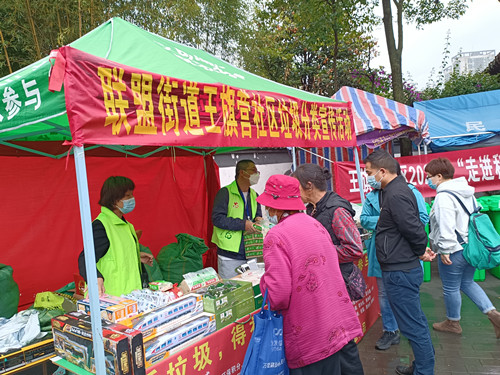 2022年5月20日昆明市人社局党员志愿者到王旗营社区开展“党建云岭垃圾分类”志愿服务活动，宣传知识_副本