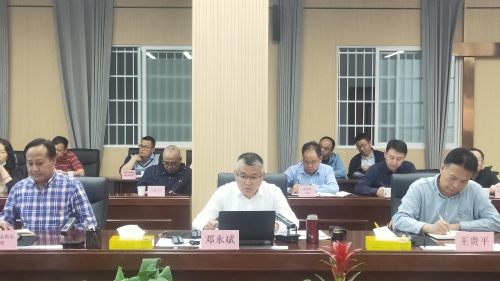 邓永斌同志做主题研讨发言