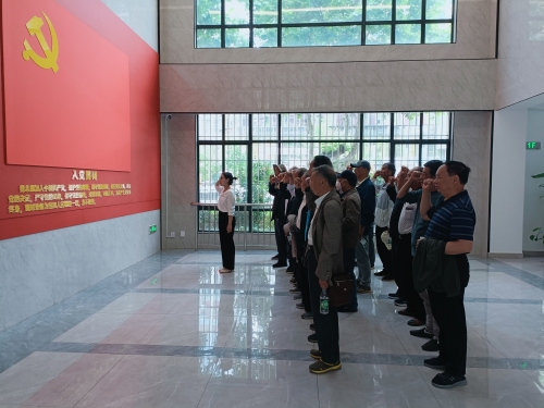 10-离退休党支部在昆明市离退休干部党员教育活动中心开展主题党日活动