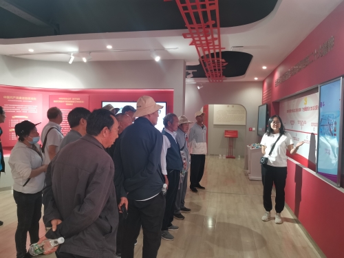 11-离退休党支部在昆明市离退休干部党员教育活动中心党建展厅开展党性教育